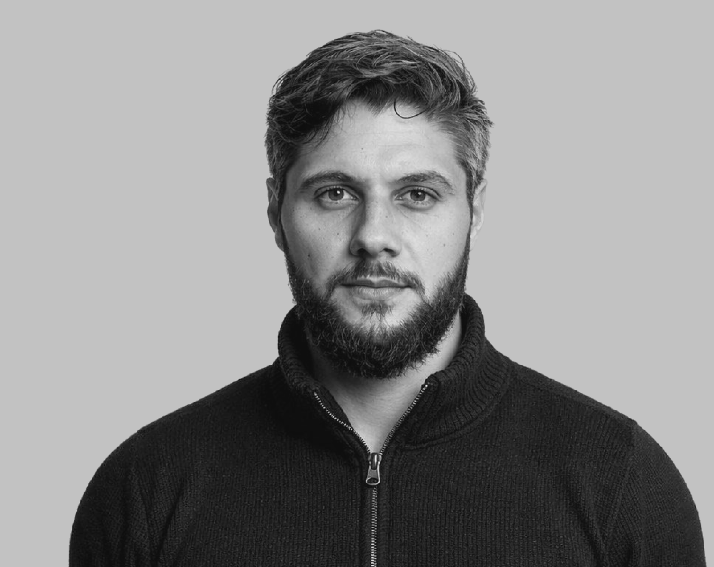 Retrato de Marcelo Henrique, em preto e branco